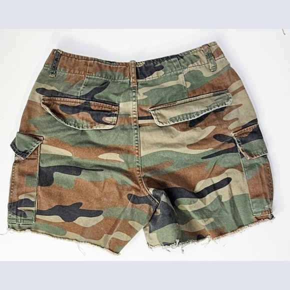 Small FOREVER21 Camio Shorts - Picture 3 of 3